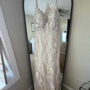 Elegant Lace Wedding Dress